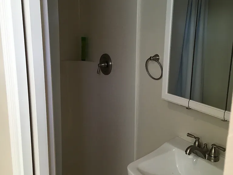 204 Gilbert Dr — Photo 4