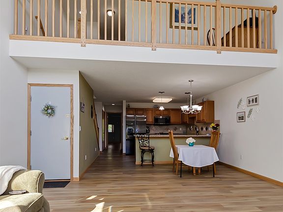 3rd image of 1704 Castleview Ct