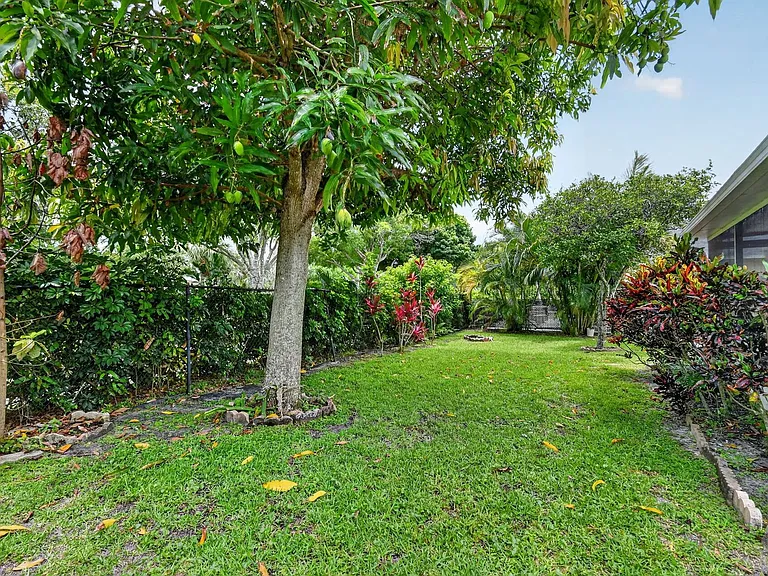 1080 Salmon Isle — Photo 32