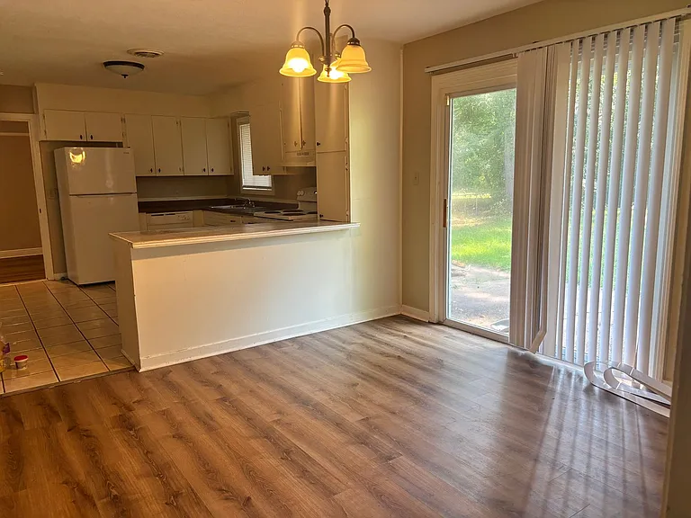151 Chatham Cir — Photo 10