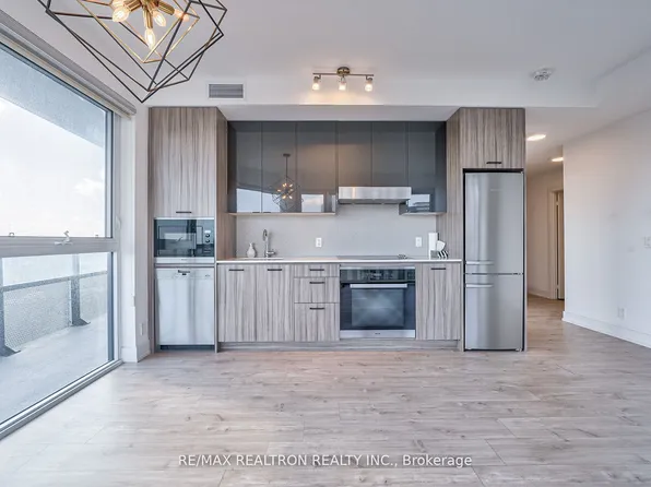 11 Lillian St, Toronto, ON