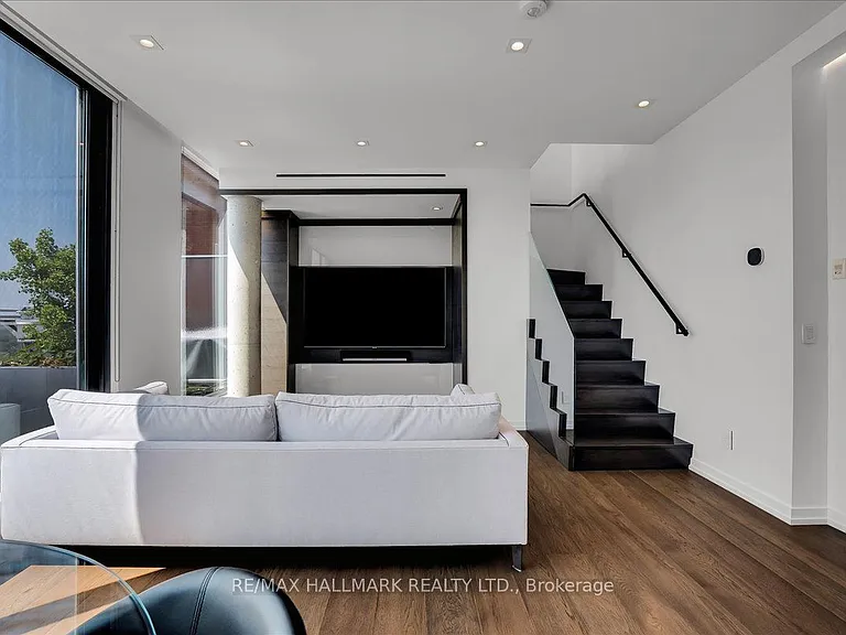 301 Markham St #Penthouse 805 — Photo 10
