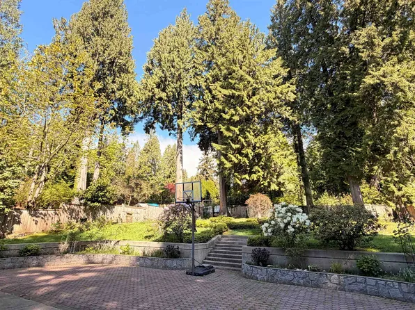 1393 Mathers Ave, West Vancouver, BC V7T 2G5