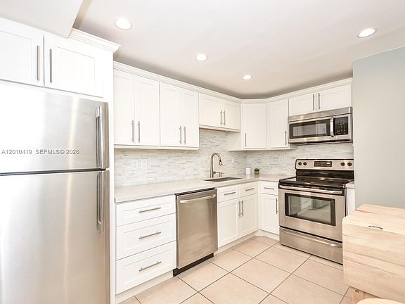 3rd image of 780 NE 69th St APT 1908