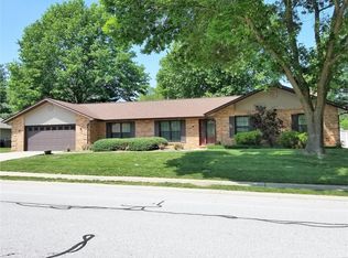 1025 Woodleaf Dr, O'Fallon, IL 62269