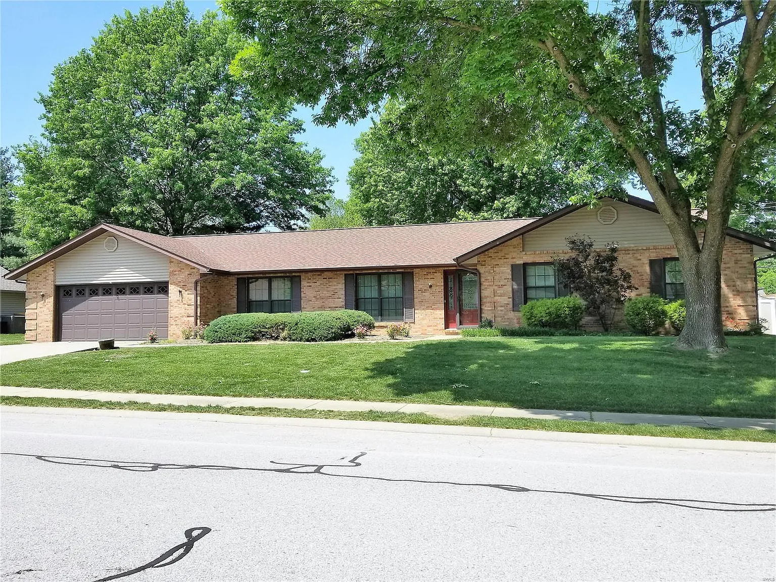 1025 Woodleaf Dr photo 1
