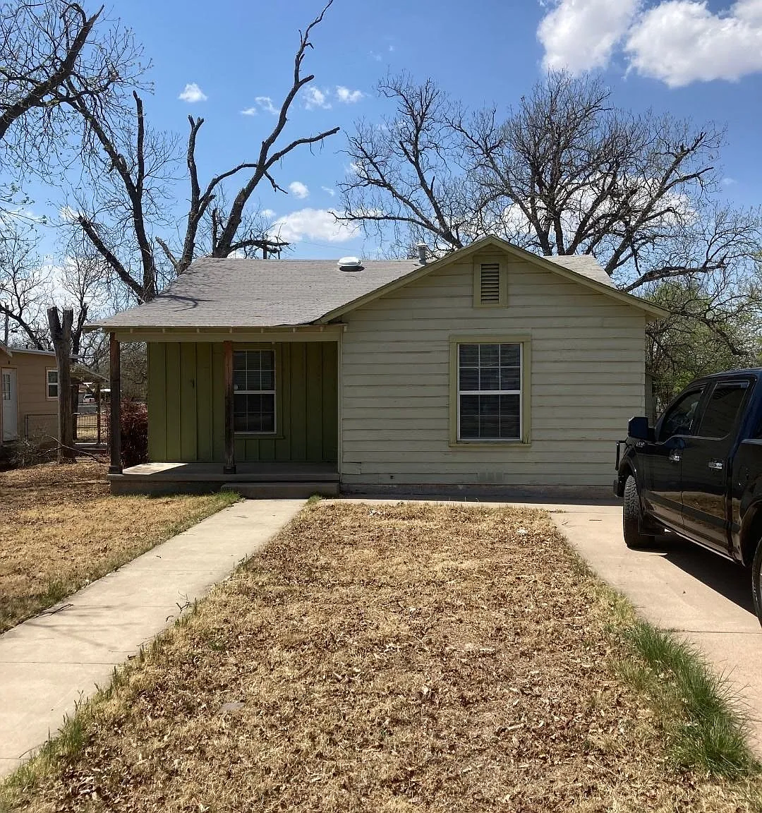 219 La Salle Drive - ~ — Photo 1