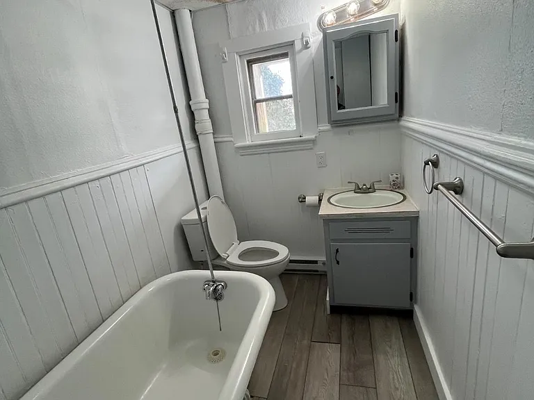 762 Broad St #UPPER A — Photo 14