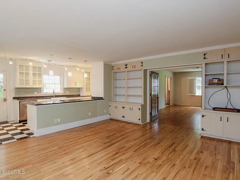 1207 Pine Ave — Photo 24