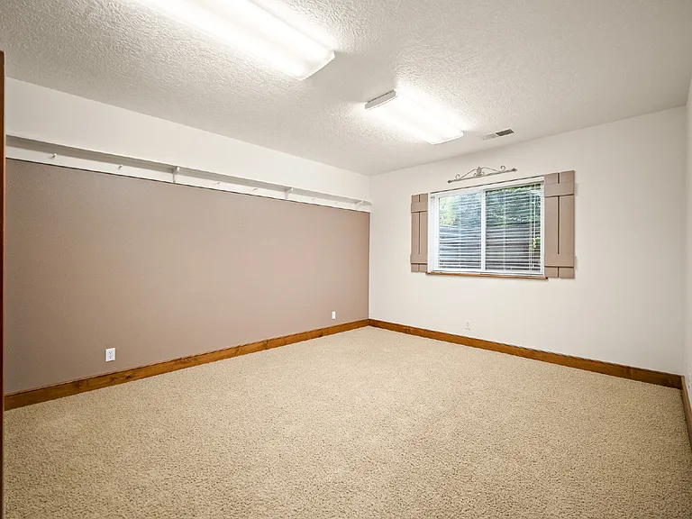 1164 E 1050 S — Photo 113