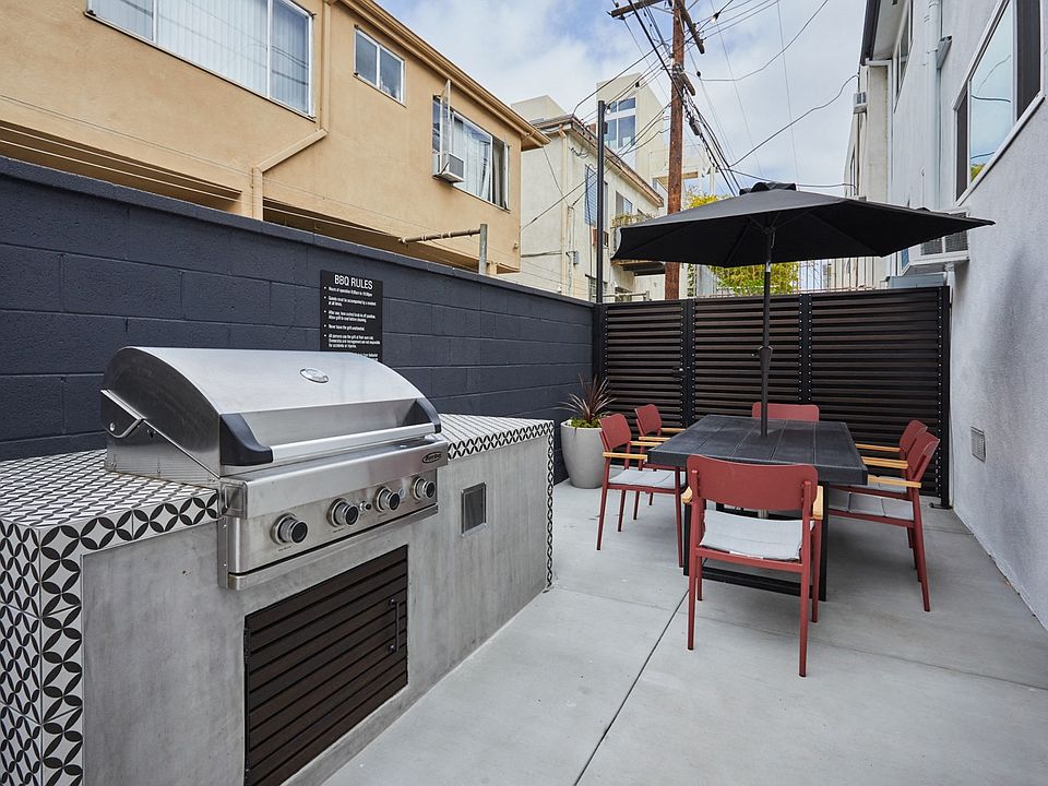 Outdoor lounge