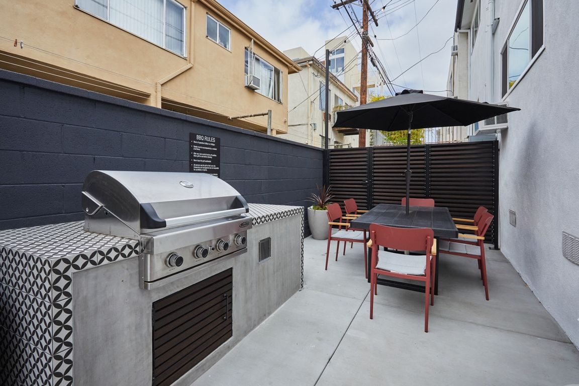 Outdoor lounge