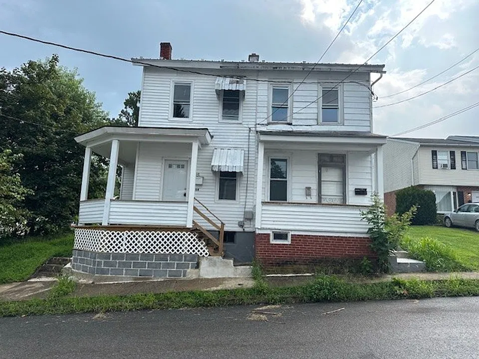 562 Race St #1
