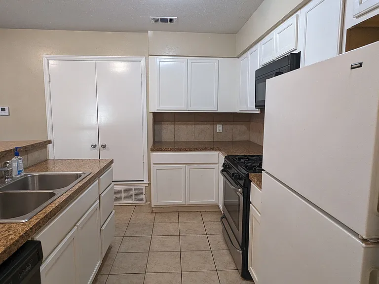 1434-1436 Deborah Ave #1434 — Photo 8