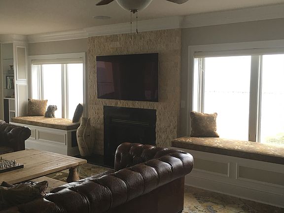 Living Room Picture #2