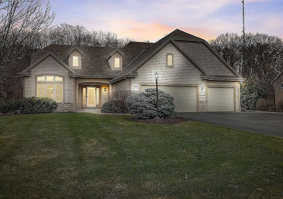 2nd image of W221S4018 Crestview Dr