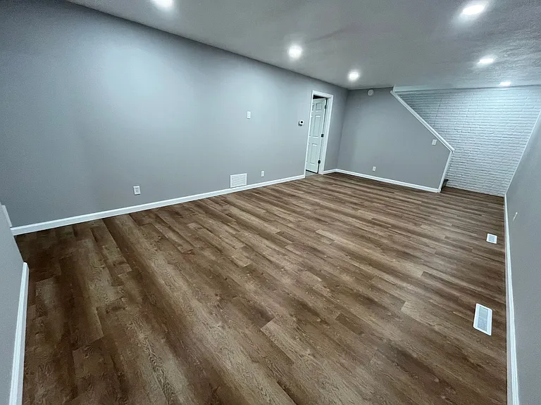 4300 S Hickory Hill Rd — Photo 21