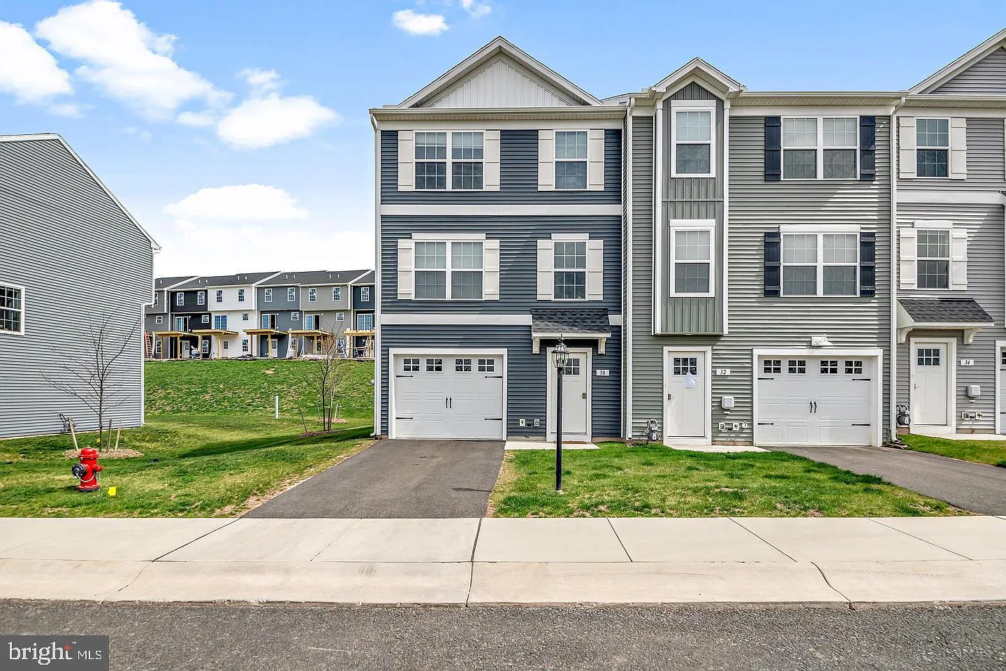 4 bed, 2.5 bath, 1252 sqft, $2,395 — Photo 1