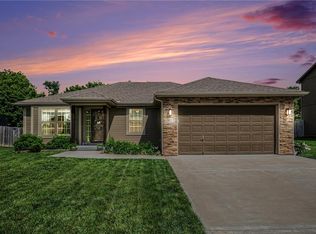 19117 NE Switchgrass Dr, Smithville, MO 64089