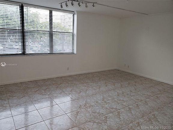 5th image of 20381 NE 30th Ave APT 208