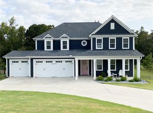 210 Country Lake Dr, Mooresville, NC 28115