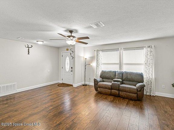 4th image of 2810 Briarwood Ln
