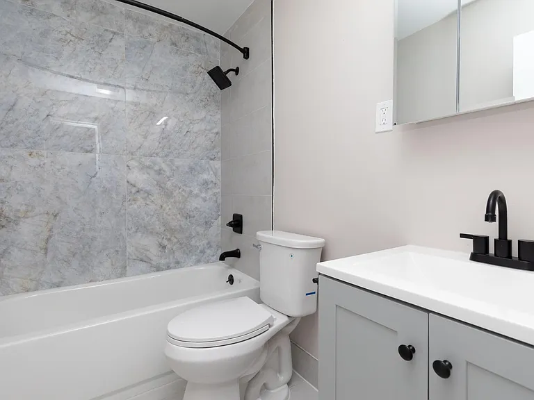 Laura Lane Apartments — Photo 40