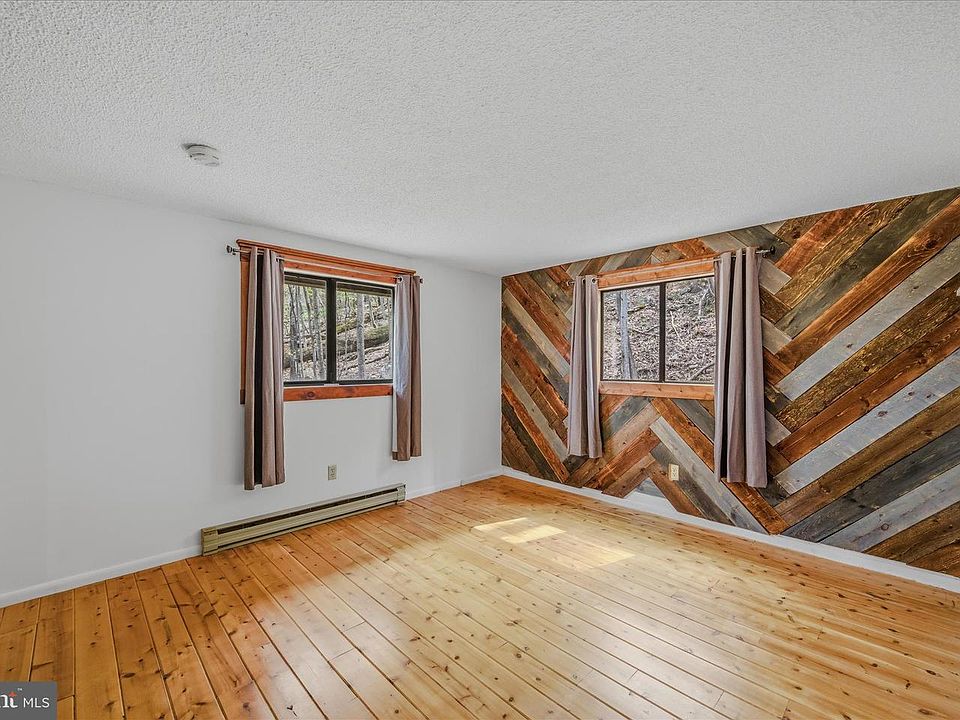 16th image of 494 Glenwood Ln