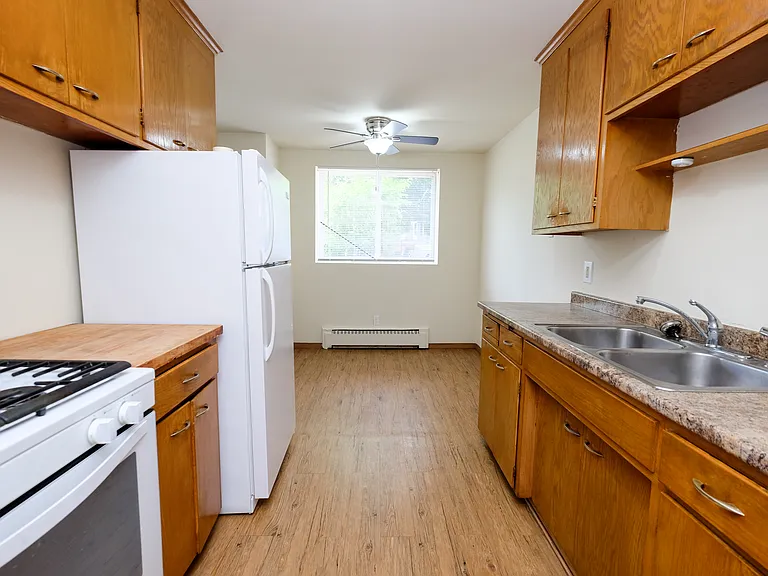Pleasant Ave Apartments — Photo 8