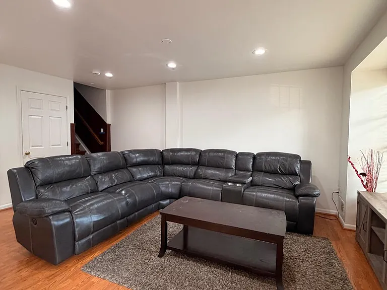 5707 Duke Ct — Photo 2