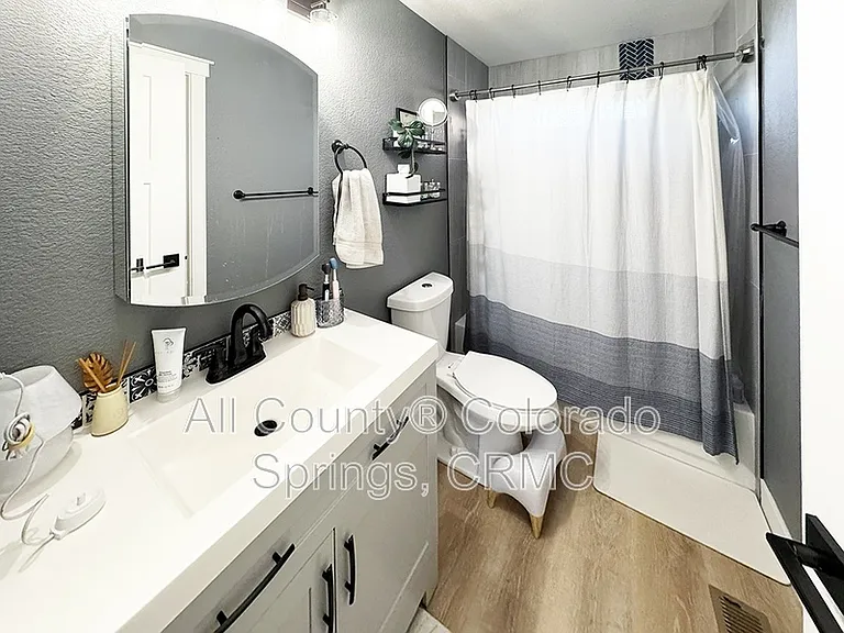824 S Logan Ave — Photo 13