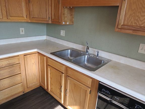 5th image of 526 Sheridan Dr