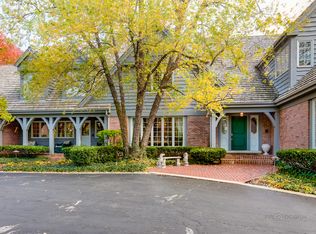 1647 Balmoral Cir, Inverness, IL 60067