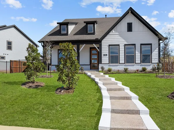 904 Gilbreath Ave, Crowley, TX 76036
