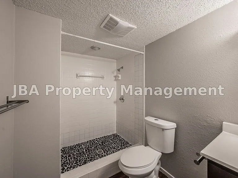 1770 Farleigh Ct #1770F — Photo 31