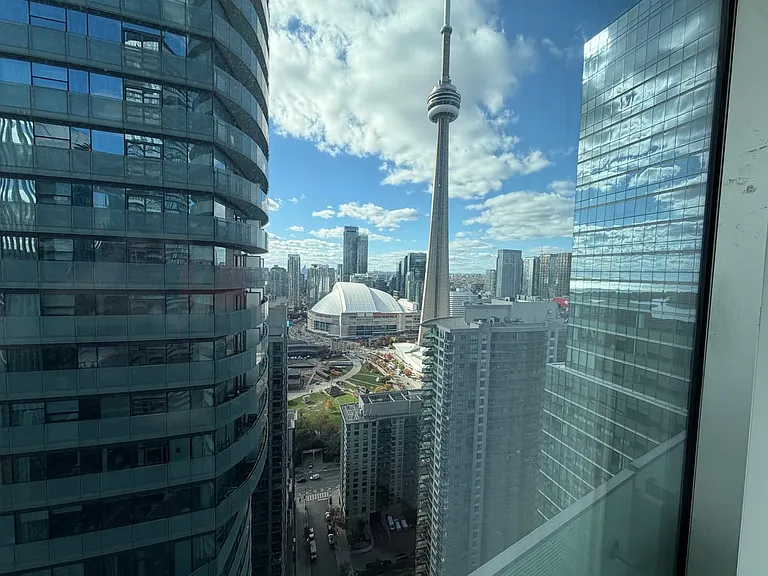 14 York St #3505B — Photo 8