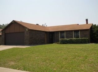 1900 Baywood Ln, Arlington, TX 76014
