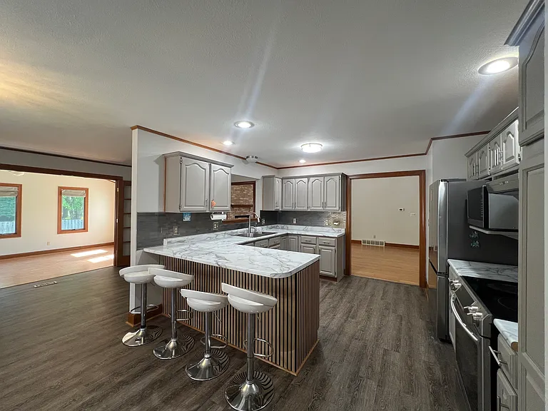 1004 Monarch Dr — Photo 10