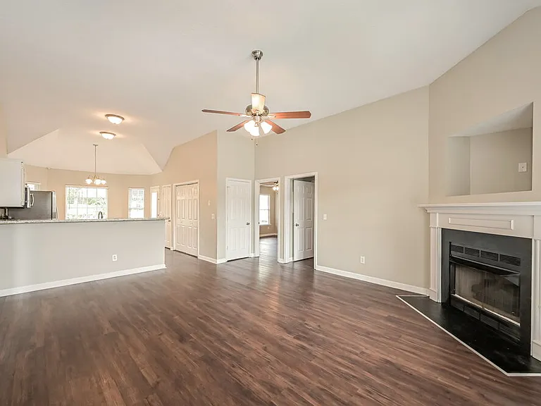 604 Parrish Pl — Photo 4