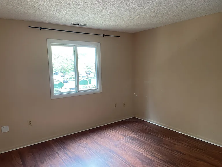 1214 Ravens Crest Dr — Photo 3