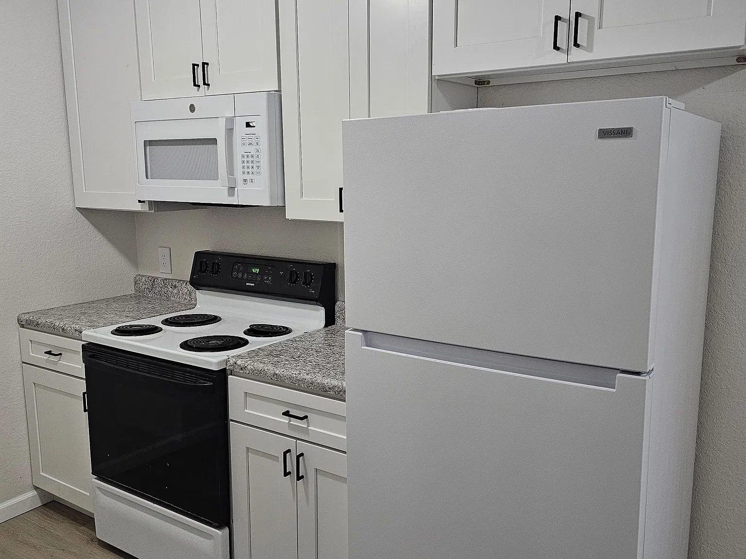 2 bed, 800 sqft, $950 — Photo 2