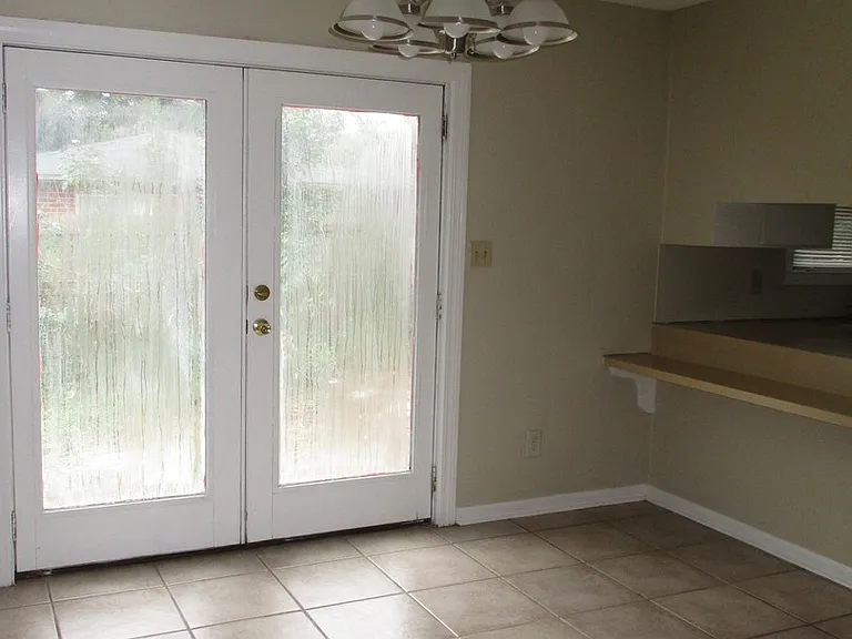 1604 Gary Ave — Photo 8
