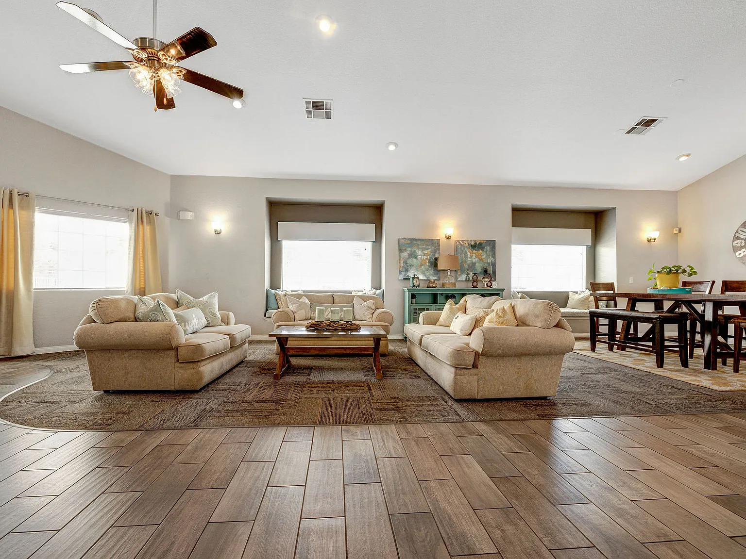 Cabana Club Apartments — Photo 3