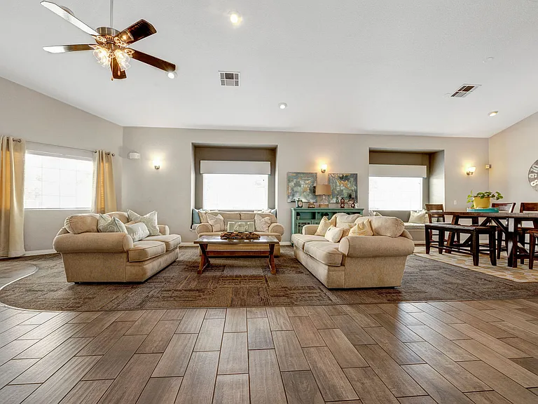 Cabana Club Apartments — Photo 3