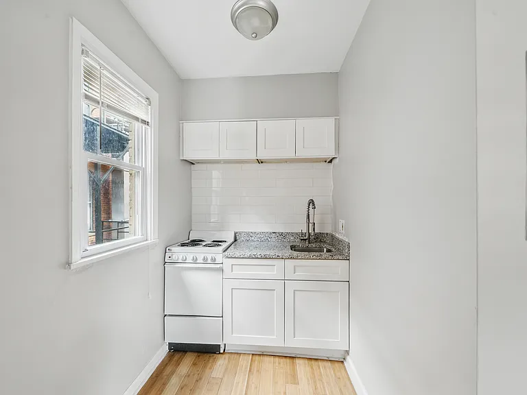 24 Buttles Ave — Photo 5