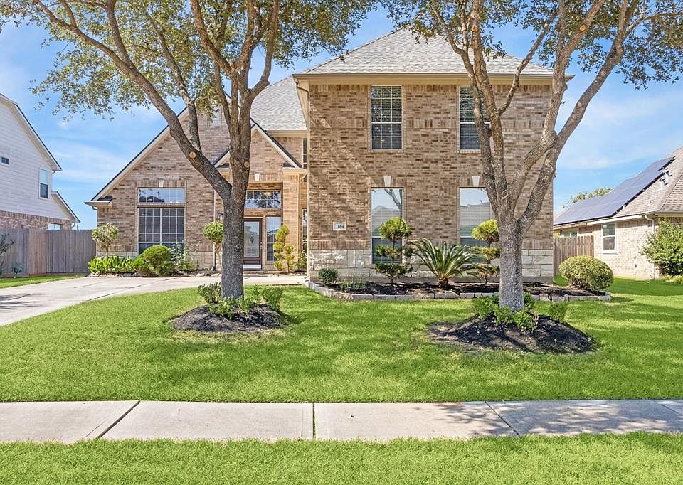 Front of the home with great curb appeal