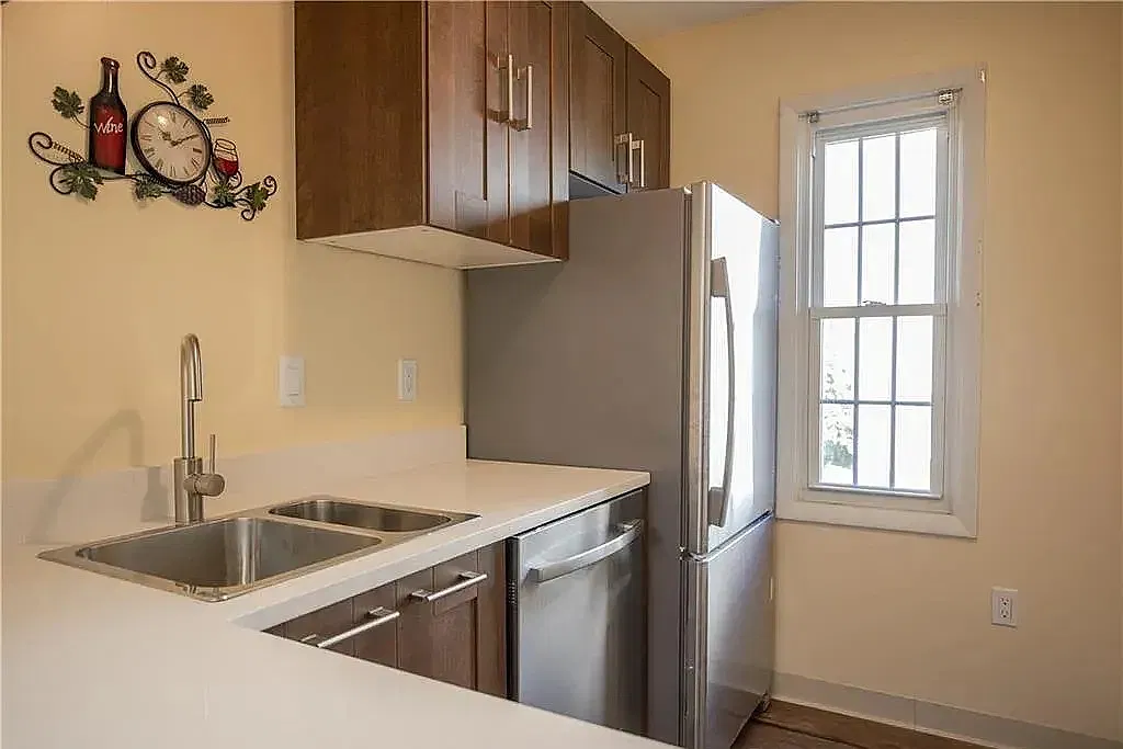 2 bed, 1.5 bath, 1472 sqft, $2,400 — Photo 2