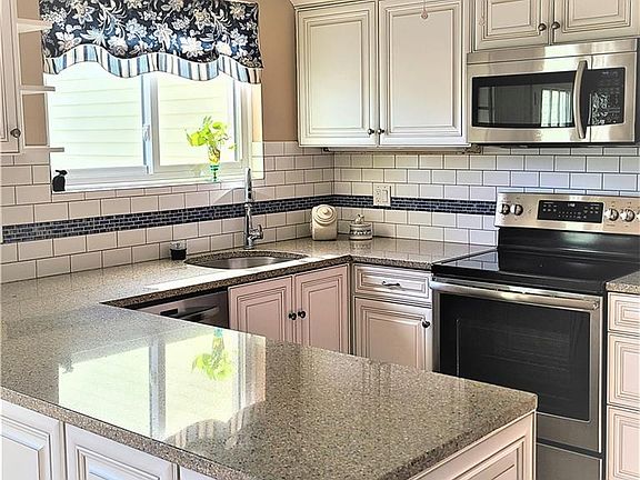 5th image of 866 Stratford Ln #866