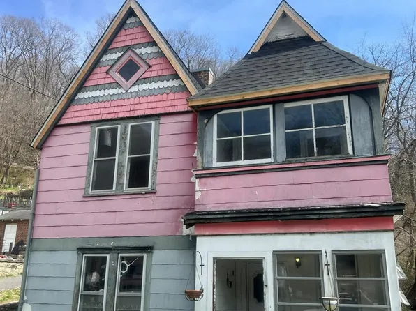 108 Renova St, Bramwell, WV 24715