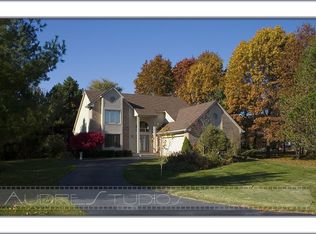 10693 Parker Ct, South Lyon, MI 48178